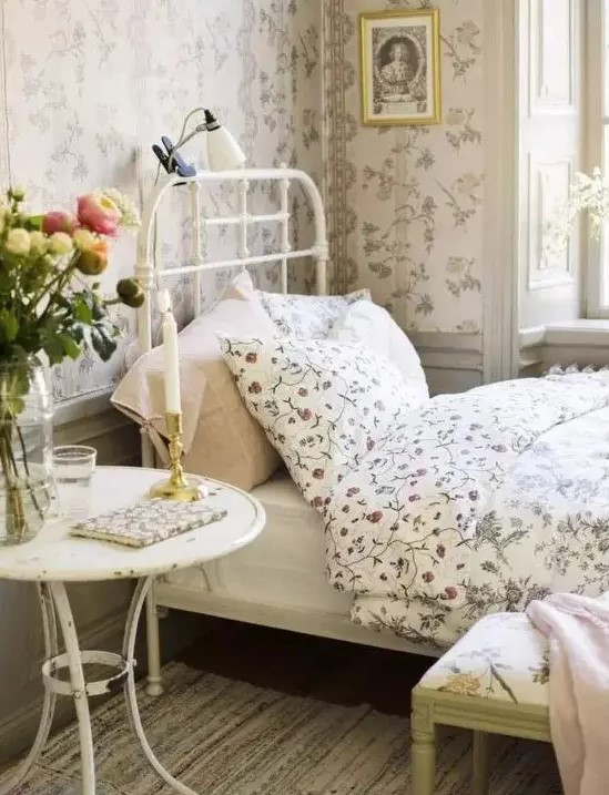 40 Dreamy Bedroom Floral Print Ideas - DigsDigs