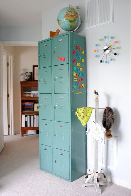 finish off a kids' space with green lockers that allow personalizing with maginets and not only, and your kids will be happy