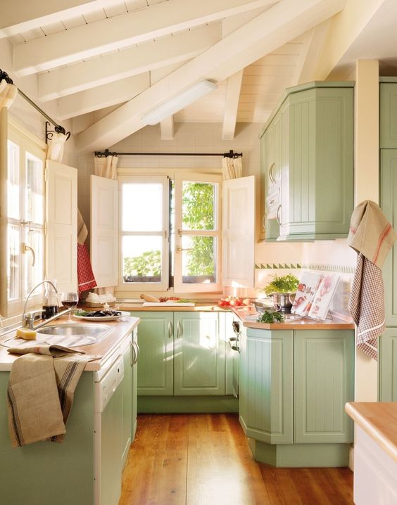 An Adventure in Mint Green  Mint green kitchen, Green kitchen decor, Mint  kitchen