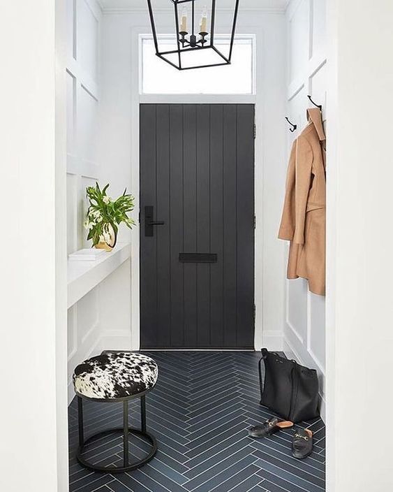 39 Timelessly Elegant Black And White Entryways - DigsDigs