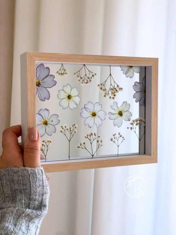 a little light-stained frame with baby's breath and primroses is a cool decoration for any space, it looks cute and effortlessly chic