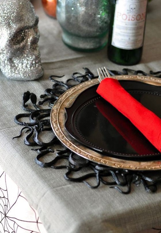 a black snake placemat will make your Halloween tablescape very spooky and special