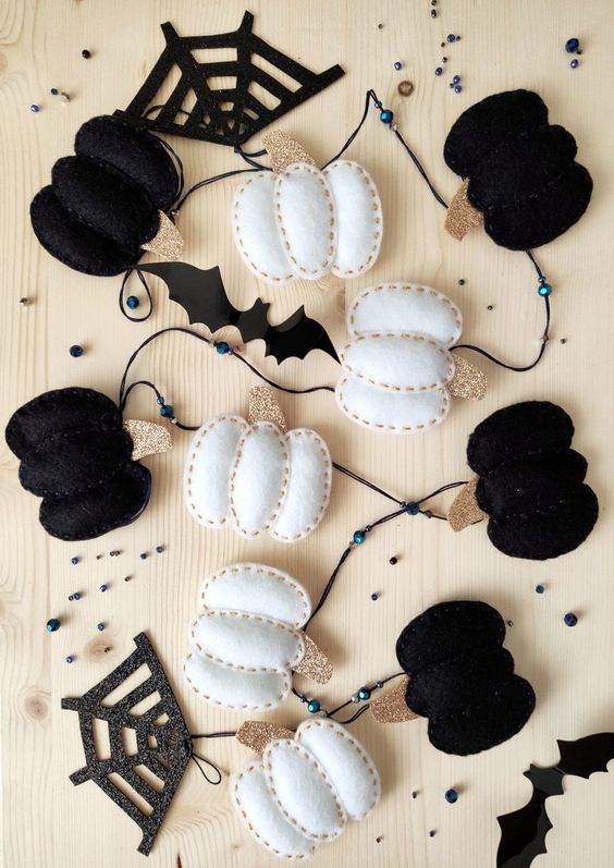 a gorgeous felt garland with black and white pumpkins, bats and spiderwebs is a cool solution for Halloween