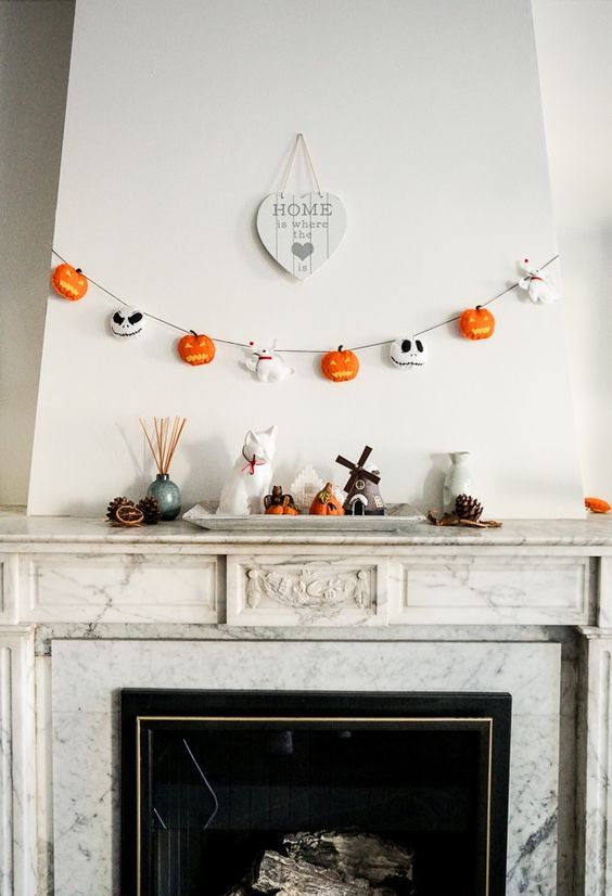 a lovely 3D Halloween garland with pumpkins, Jack Skellington faces and little ghost dogs is a stylish and cool idea for Halloween