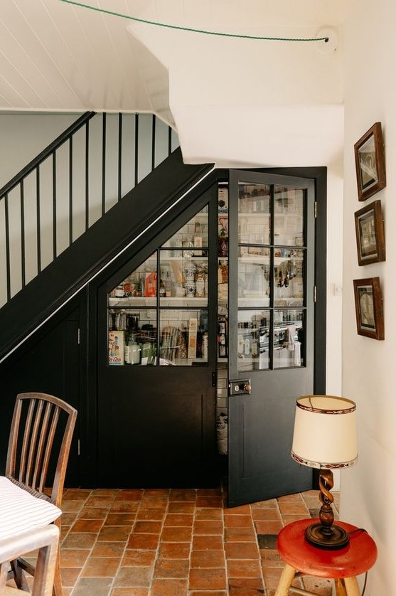 43 Smart Under The Stairs Pantry Ideas - DigsDigs