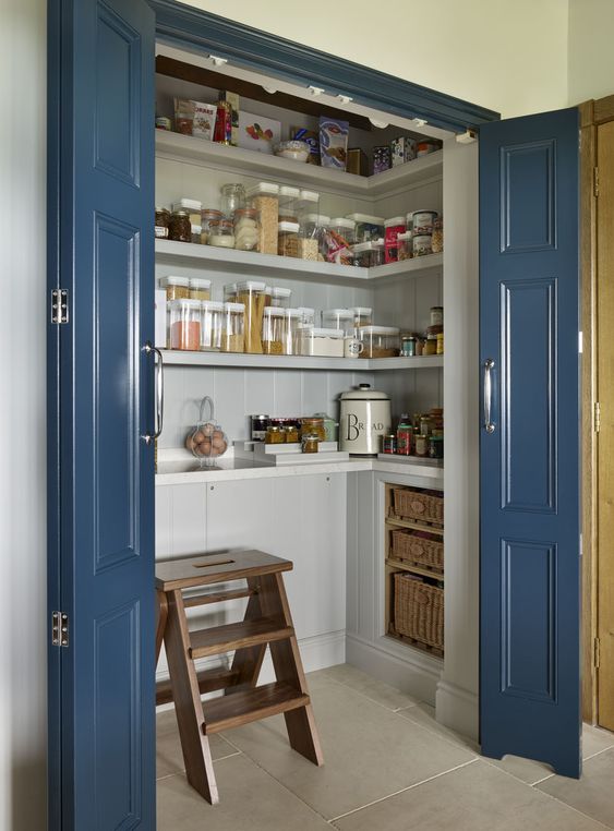 45 Smart Ways To Organize A Small Pantry - DigsDigs