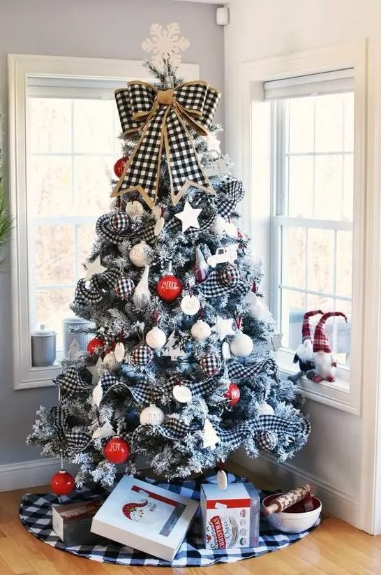 55 Farmhouse Christmas Tree Decor Ideas DigsDigs