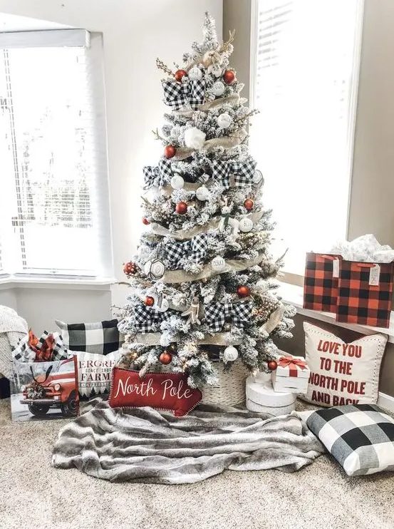 55 Farmhouse Christmas Tree Decor Ideas DigsDigs