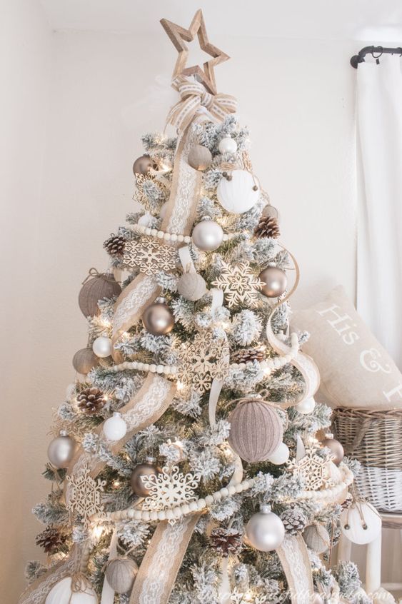 55 Farmhouse Christmas Tree Decor Ideas DigsDigs