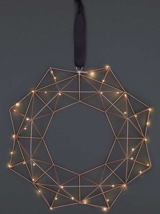 a simple and cool geometric himmeli holiday wreath with lights and no other detailing is a stylish modern decor idea