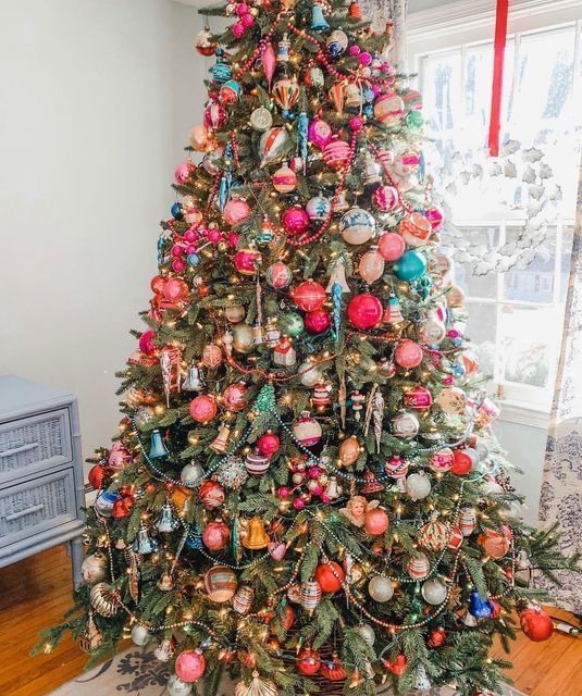 65 Best Colorful Christmas Tree Decor Ideas - DigsDigs