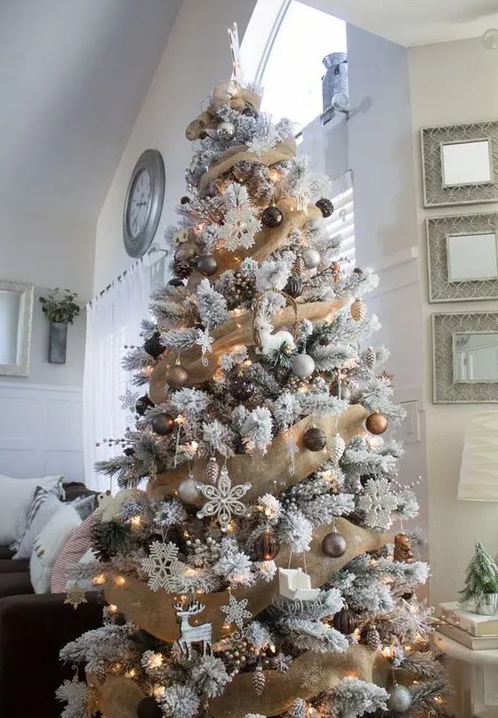 43 Elegant Brown Christmas Decor Ideas - DigsDigs