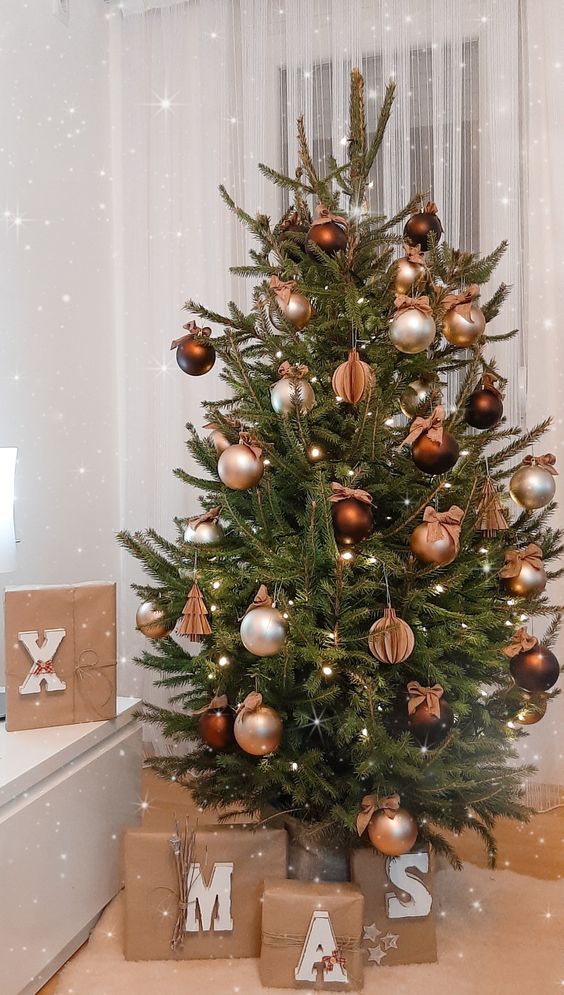 43 Elegant Brown Christmas Decor Ideas DigsDigs