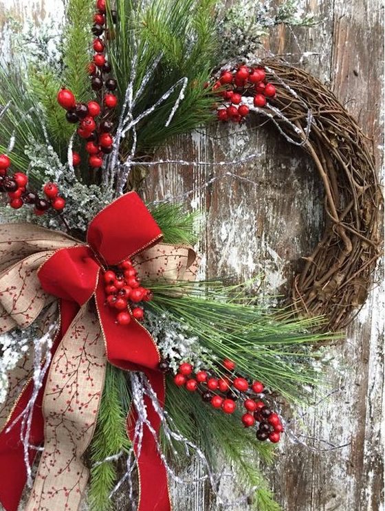 58 Cozy And Cute Rustic Christmas Wreaths - DigsDigs