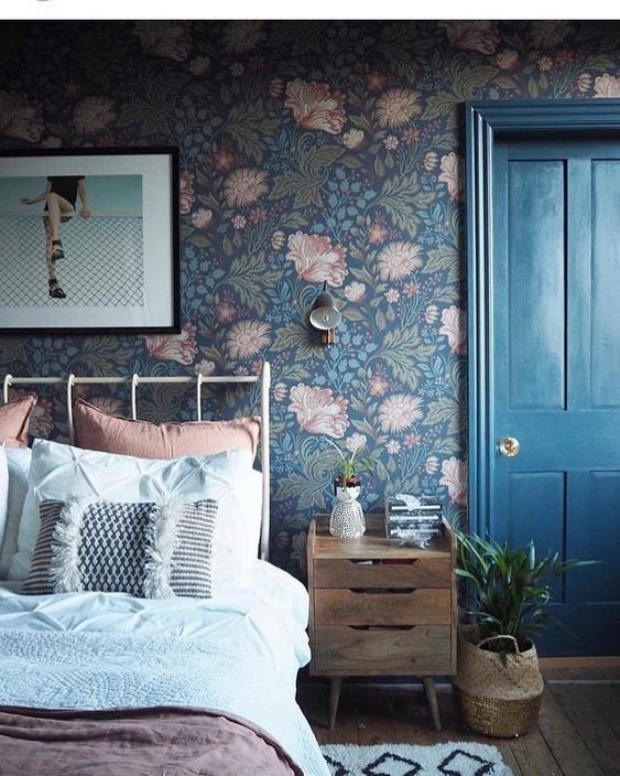 54 Lovely Floral Wallpaper Ideas For Bedrooms - DigsDigs
