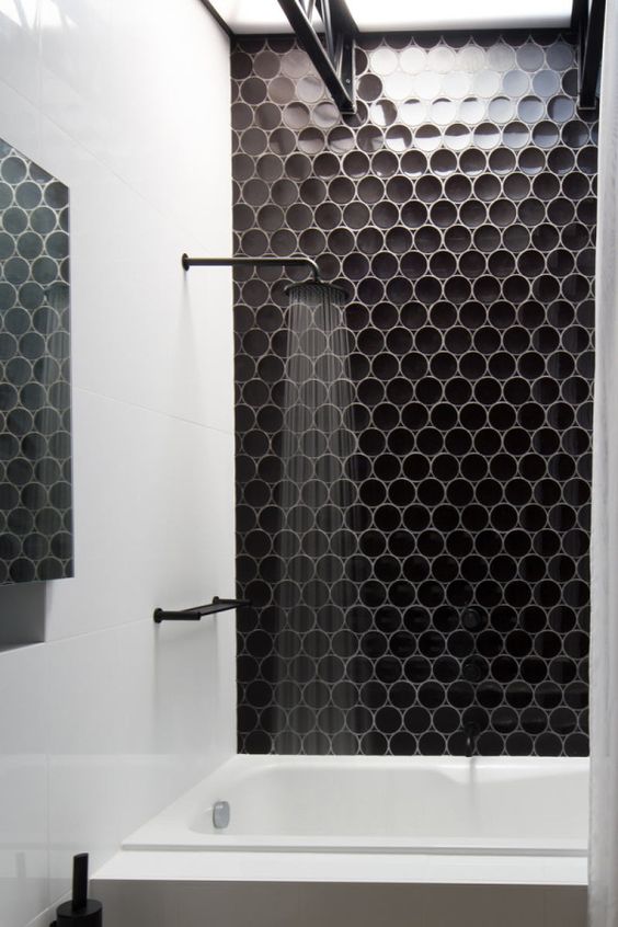 41 Cool And Eye-Catchy Bathroom Shower Tile Ideas - DigsDigs