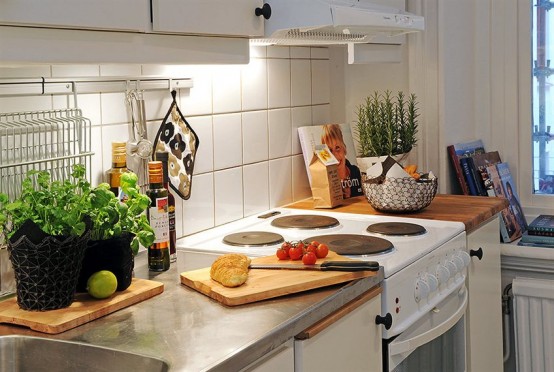 Meter Studio Apartment With High Ceiling And Comfy Interior