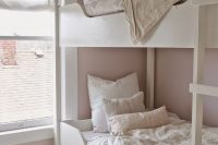 32 neutral-colored bedding