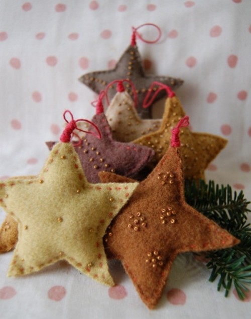 felt heart-shaped Christmas ornaments with beading are amazing for holiday decor