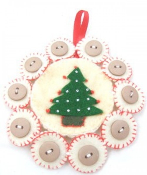 a felt Christmas ornament with wooden beads, a Christmas tree in the center and a red loop is a fun idea