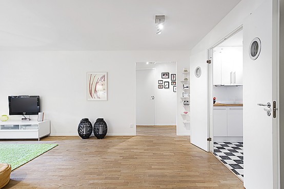 Apartment Interior Design That Combines Black And White Theme With Natural Wood