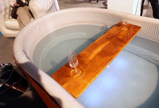Blofeld Inflatable Bathtub