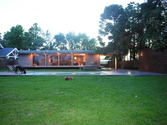 Open To Outdoors Horizontal House In Argentine Countryside