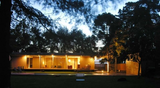 Open To Outdoors Horizontal House In Argentine Countryside