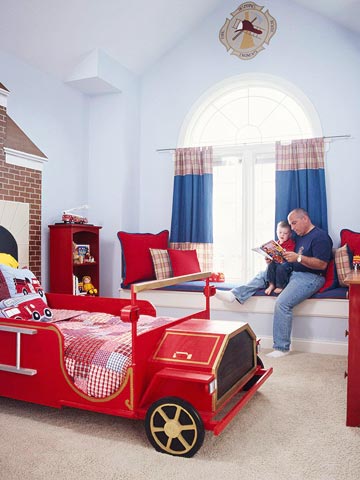 A firetruck bed is a dream for any little boy so why not to design a thematic room for a future firefighter?