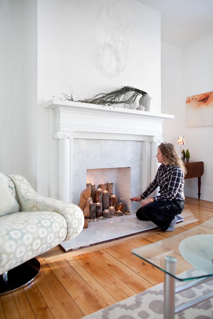 47 Adorable Fireplace Candle Displays For Any Interior