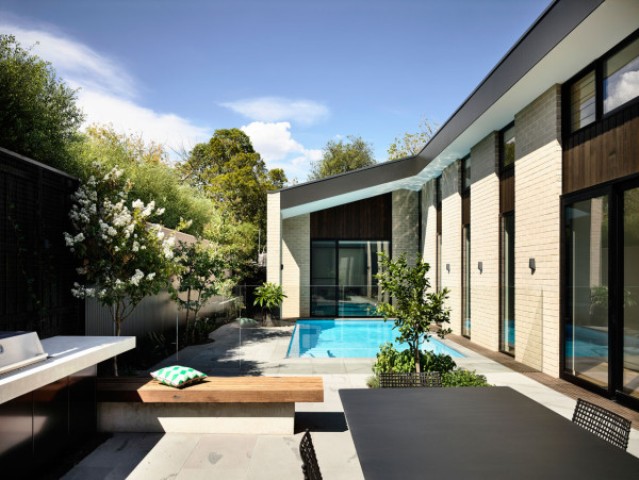 Adorable Modern House With A Central Courtyard