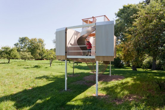 Adorable Modern Kids’ Treehouse With Two Levels
