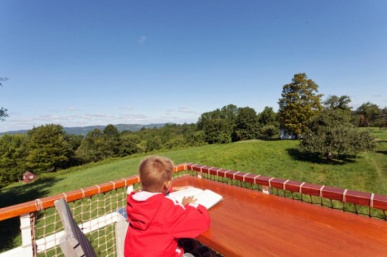 Adorable Modern Kids Treehouse With Two Levels