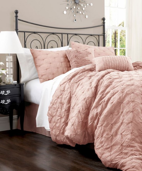 Affectionate Peach Accents In Home Decor