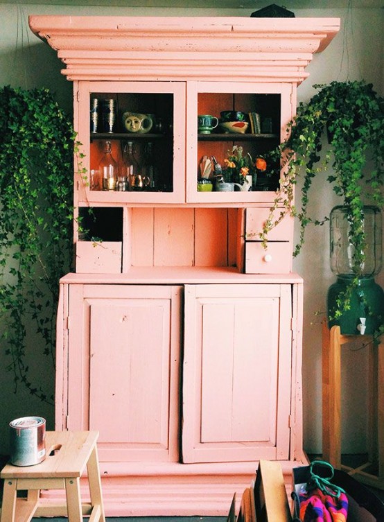 Affectionate Peach Accents In Home Decor