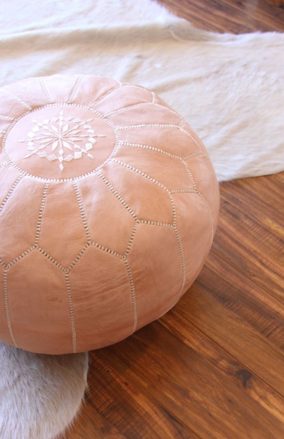 Affectionate Peach Accents In Home Decor