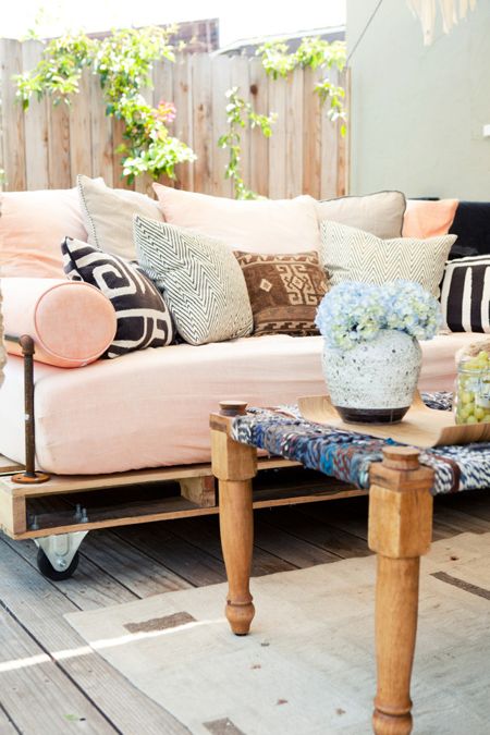 Affectionate Peach Accents In Home Decor