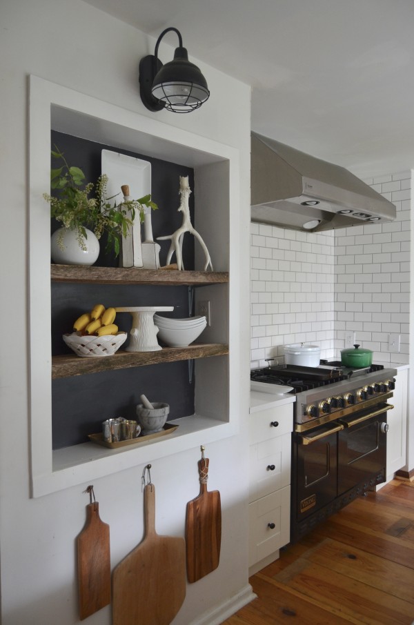 a large niche with shelves, a chalkboard backdrop is a cool idea for a Scandinavian kitchen, it allows you store and display various stuff