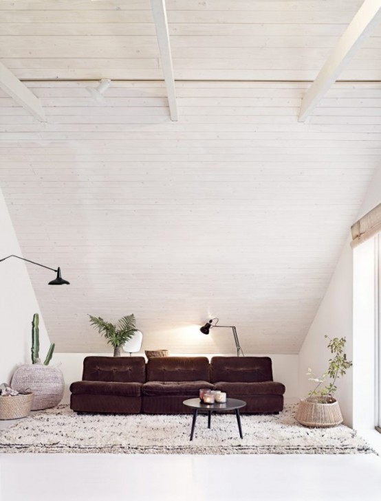 Airy Minimalist Home Full Of Vintage Finds And Greenery
