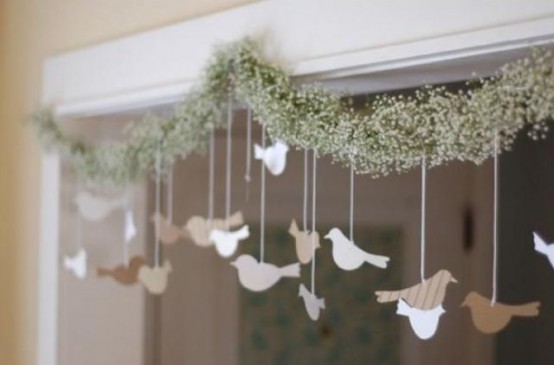 a baby's breath garland with little birds is a cool Christmas decoration, it looks chic and eye-catching