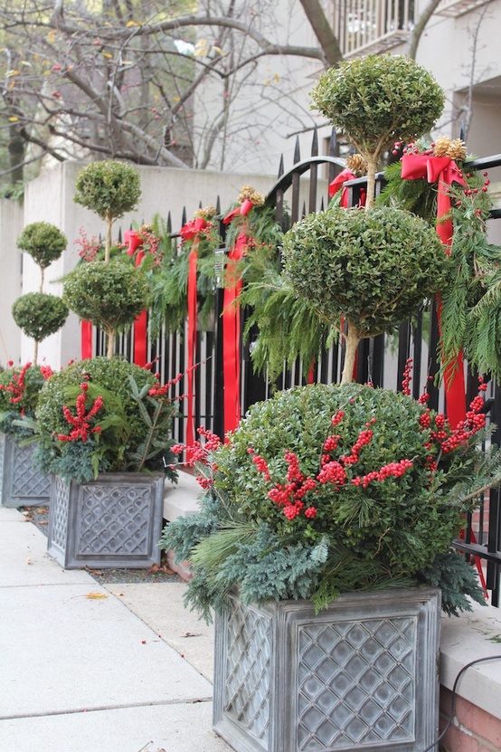 95 Amazing Outdoor Christmas Decorations - DigsDigs