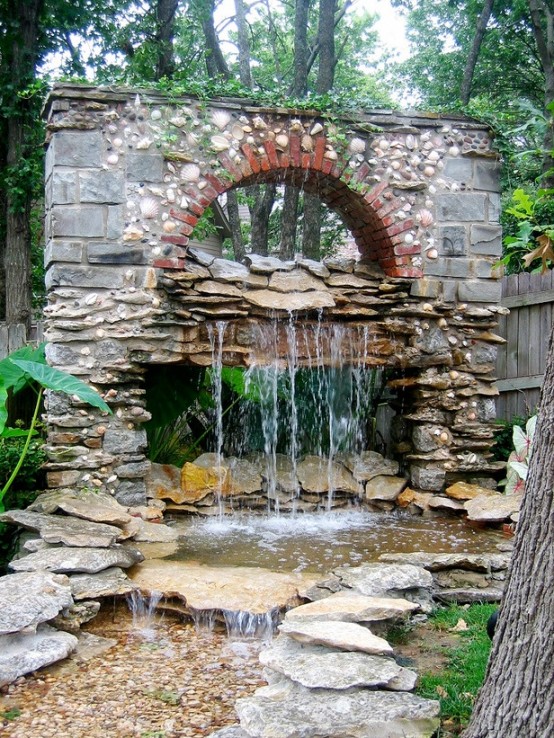 49 Amazing Outdoor Water Walls For Your Backyard - DigsDigs