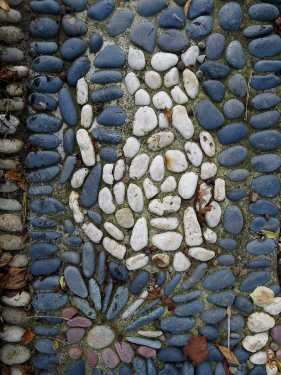 mosaique galets walkway digsdigs backyardcom