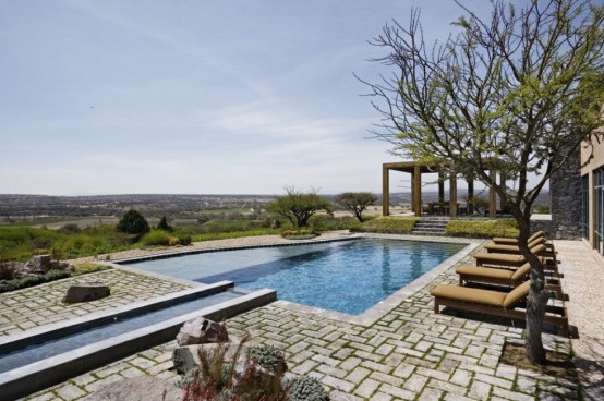 15 Amazing Poolside Area Designs