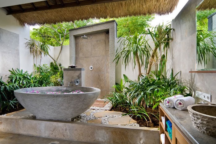 42 Amazing Tropical Bathroom Décor Ideas - DigsDigs