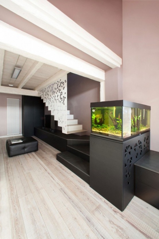 a small aquarium on a stand relaxes the interior and makes it look less formal and more relaxed