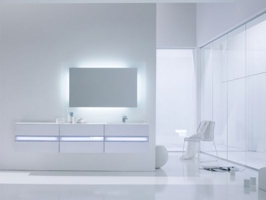 Clean White Minimalist Bathroom by Arlexitalia