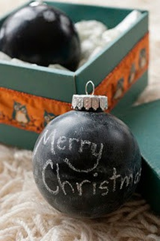 chalkboard Christmas ornaments are cute and chic, you can chalk any wishes and leave any meassages