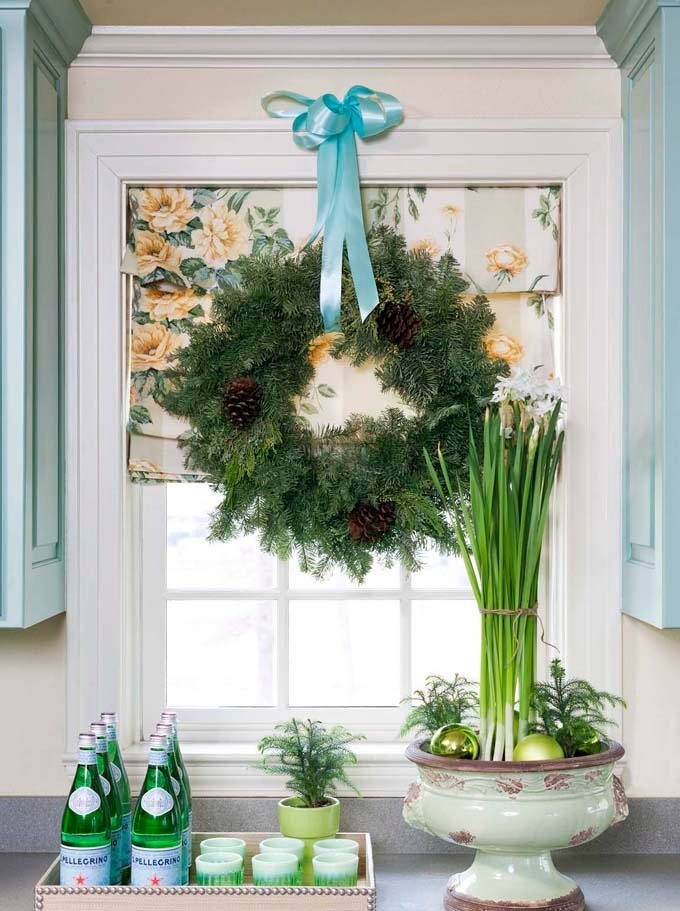 55 Awesome Christmas Window Décor Ideas | DigsDigs