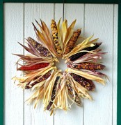 a bright and cool rustic fall wreath made of corn cobs and corn husks in between is a very bold and eye-catchy rustic decoration